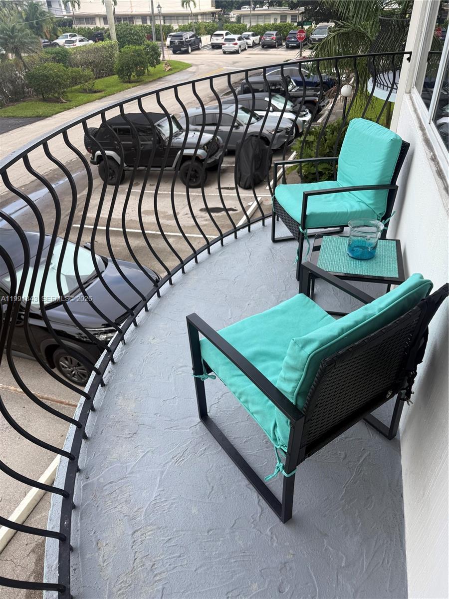 LE CERCLE BY THE BEACH CO - Residential