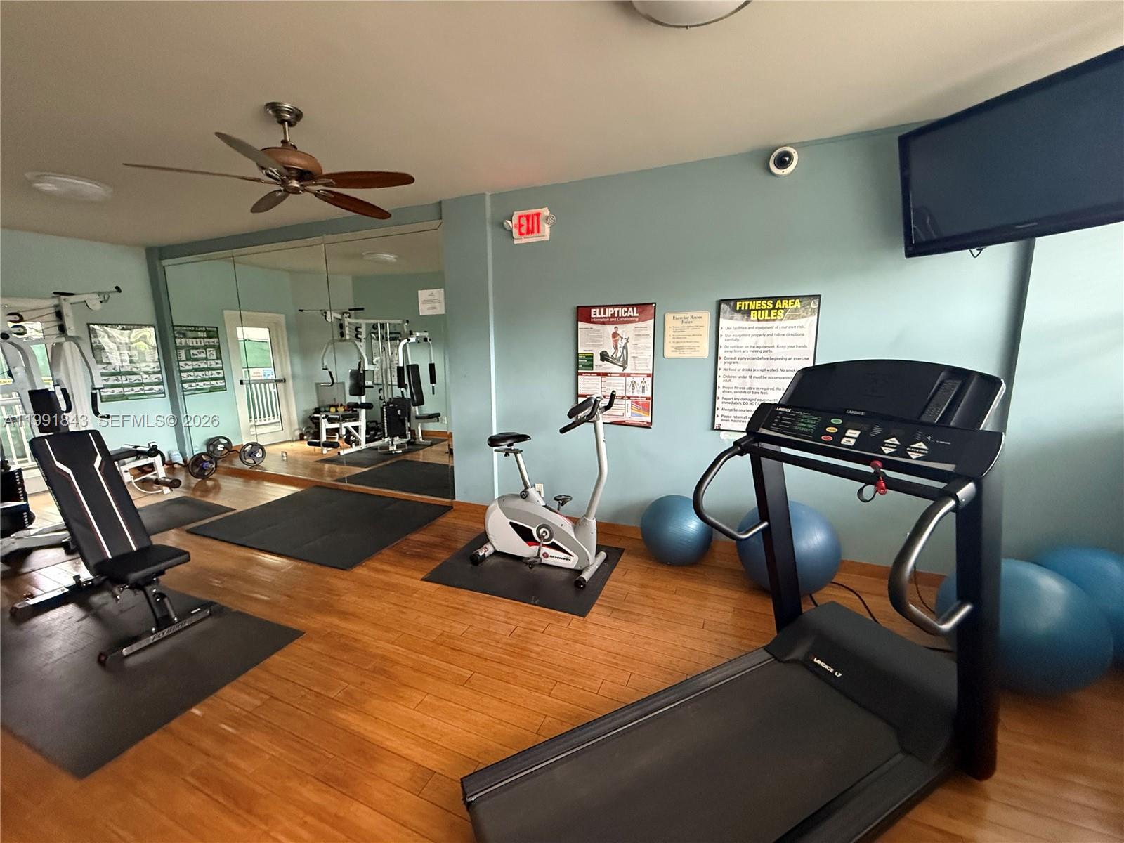 LE CERCLE BY THE BEACH CO - Residential