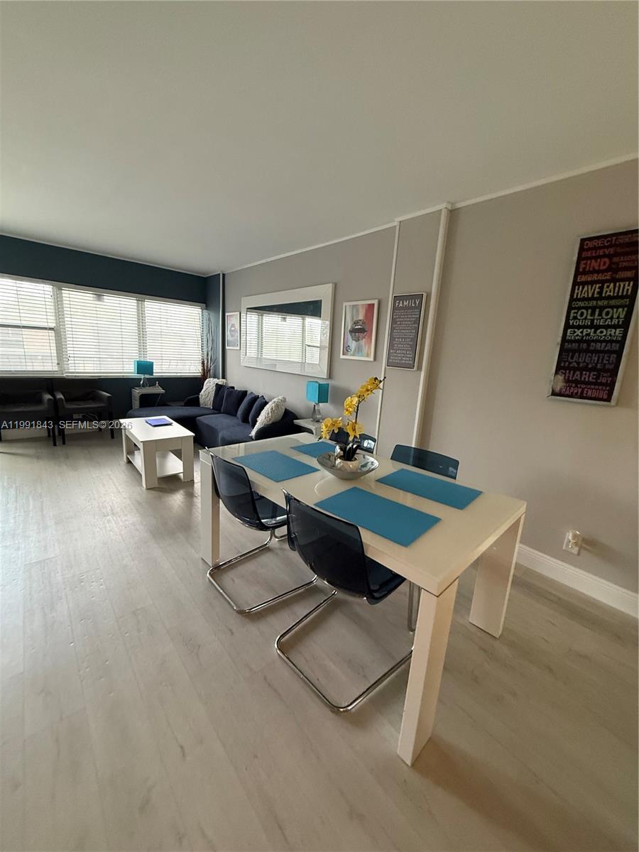 LE CERCLE BY THE BEACH CO - Residential