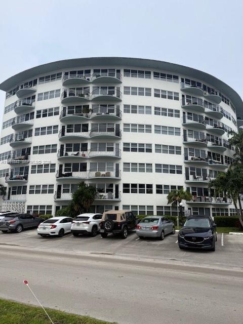 LE CERCLE BY THE BEACH CO - Residential