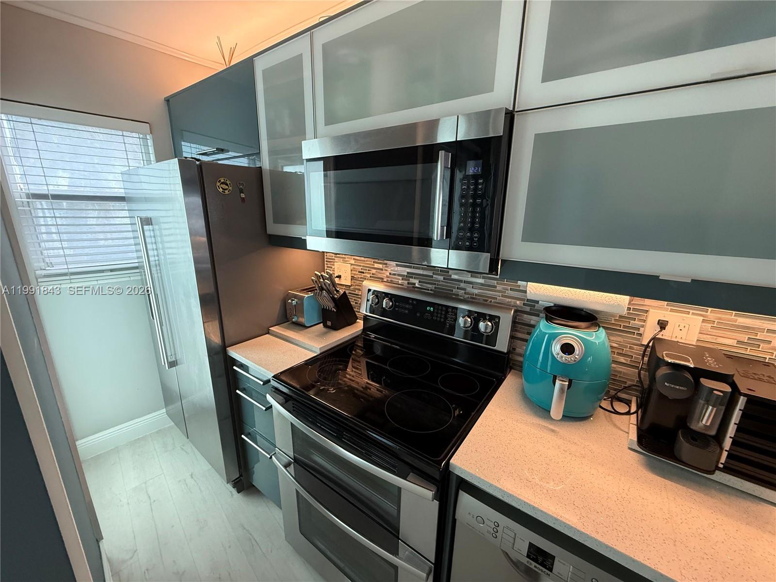 LE CERCLE BY THE BEACH CO - Residential