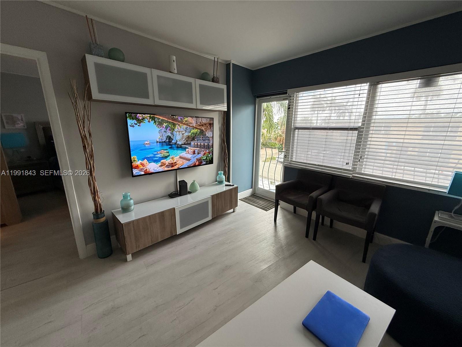 LE CERCLE BY THE BEACH CO - Residential