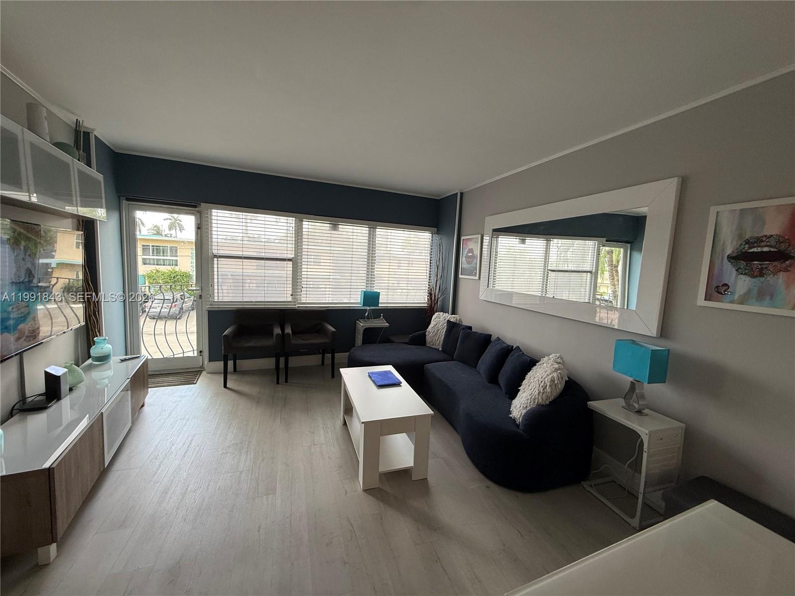 LE CERCLE BY THE BEACH CO - Residential