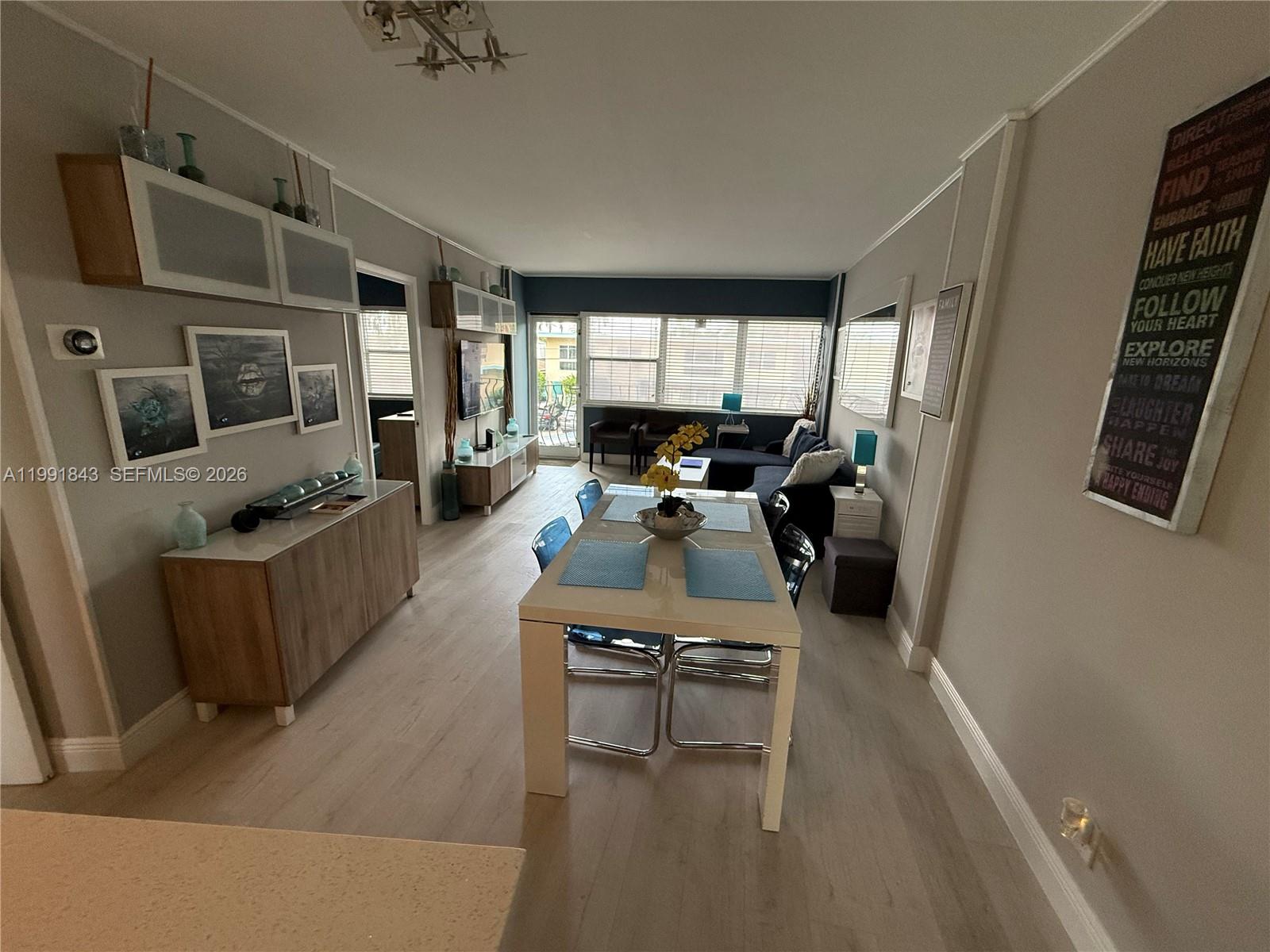 LE CERCLE BY THE BEACH CO - Residential