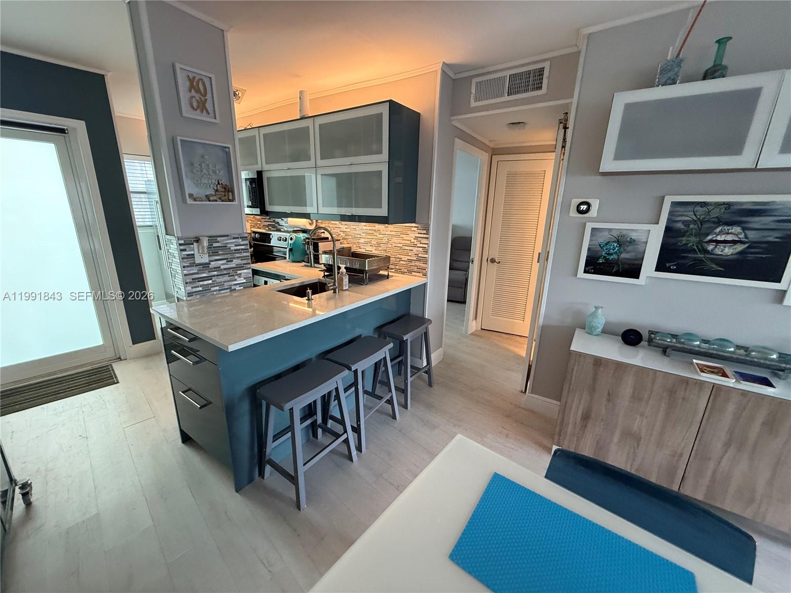 LE CERCLE BY THE BEACH CO - Residential