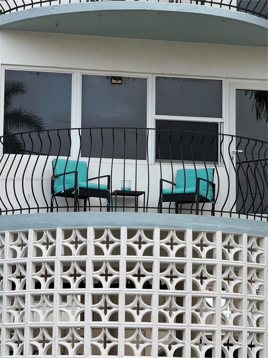 LE CERCLE BY THE BEACH CO - Residential