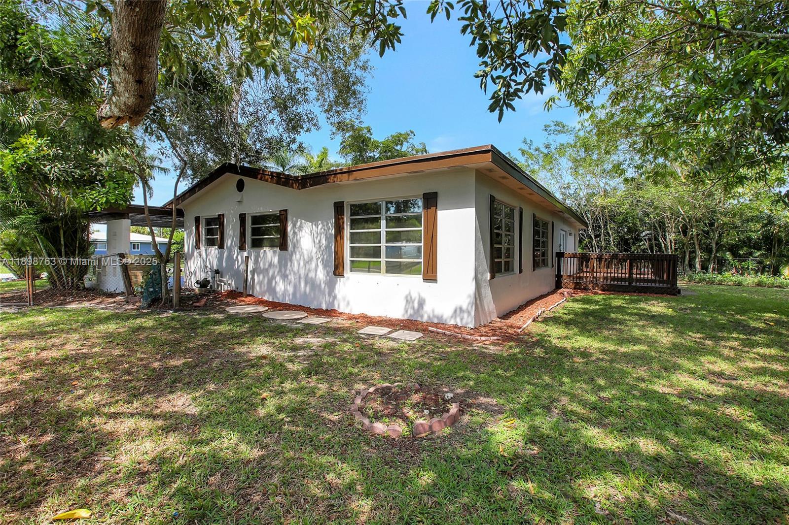 PLANTATION GARDENS 4TH SE - Residential Lease