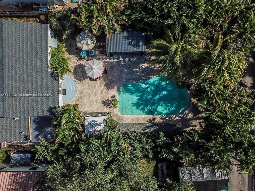 Welcome to your dream home in the heart of the historic Hollywood Lakes neighborhood! This charming 2-bedroom, 1-bathroom residence seamlessly blends modern updates with classic Floridian allure.
Key Features:
Modern Comforts: The home boasts a rfairly new roof (2018), ensuring durability and peace of mind for years to come.
Outdoor Oasis: Dive into the expansive pool, perfect for relaxation or entertaining guests in the sunny Florida climate.
Prime Location: Nestled in a family-friendly community, you're within walking distance to downtown Hollywood's vibrant shops, diverse dining options, and local markets. The iconic Hollywood Beach is just a short drive away, offering pristine sands and scenic ocean views.