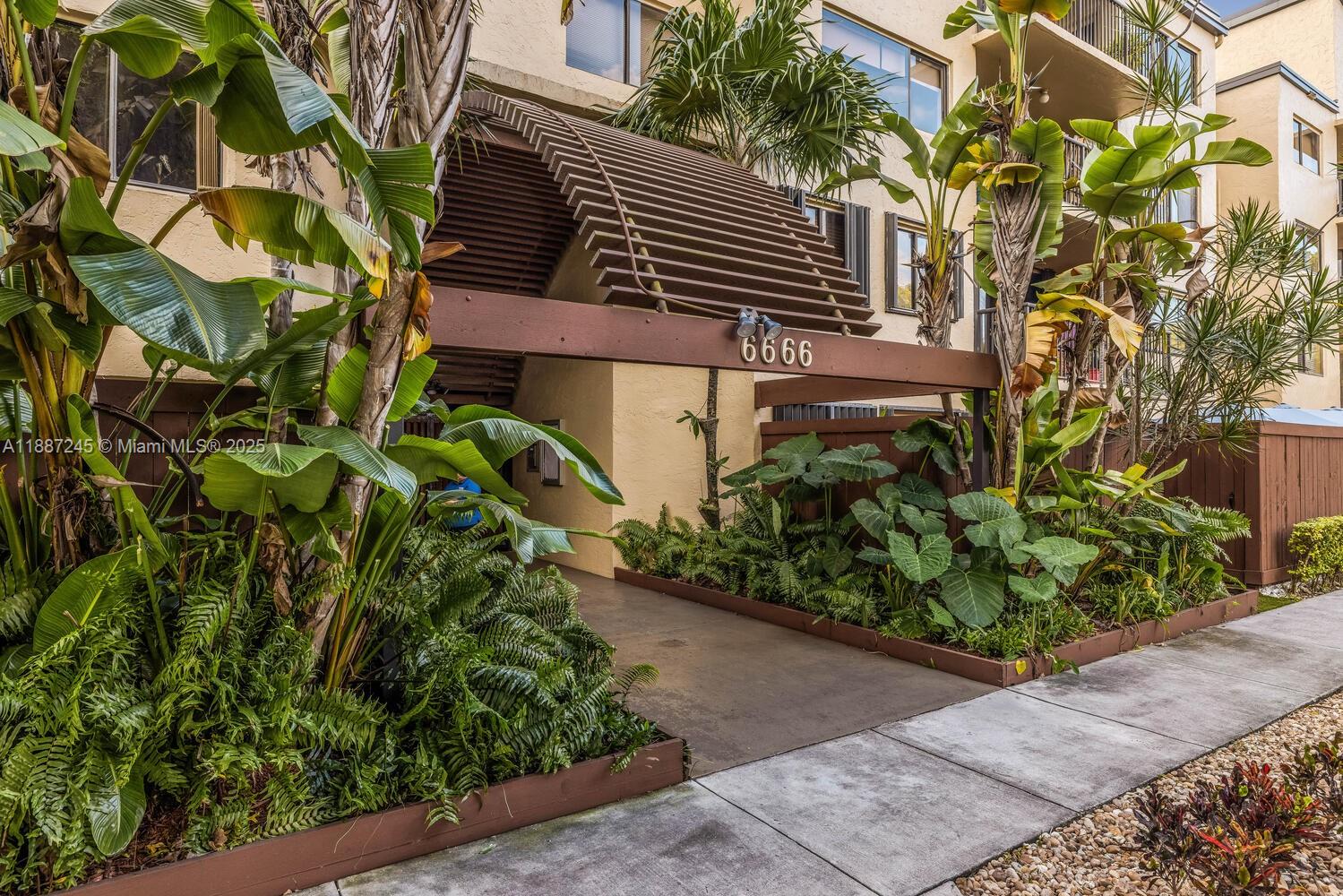 SEC 48 ATRIUMS AT SNAPPER - Residential