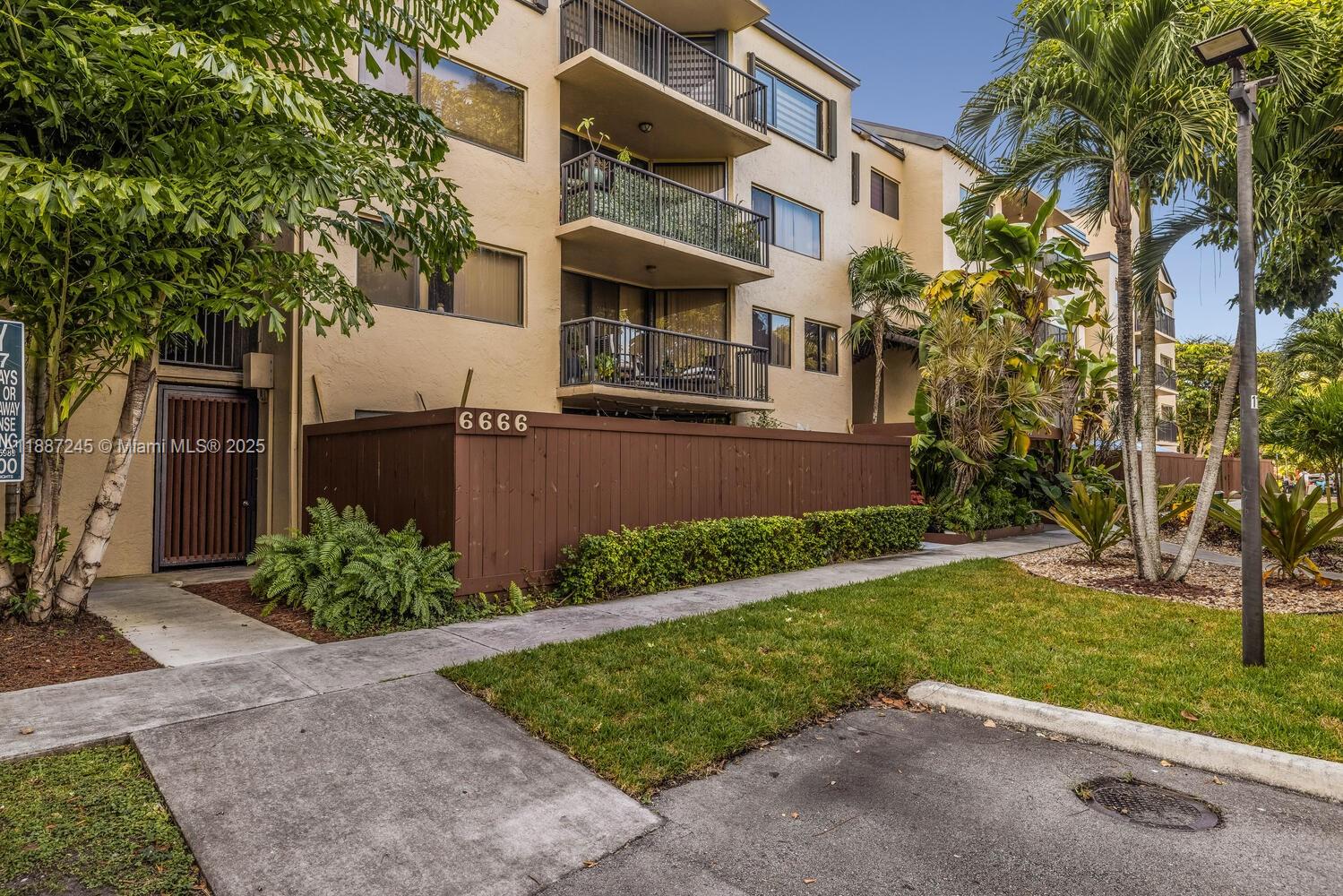 SEC 48 ATRIUMS AT SNAPPER - Residential