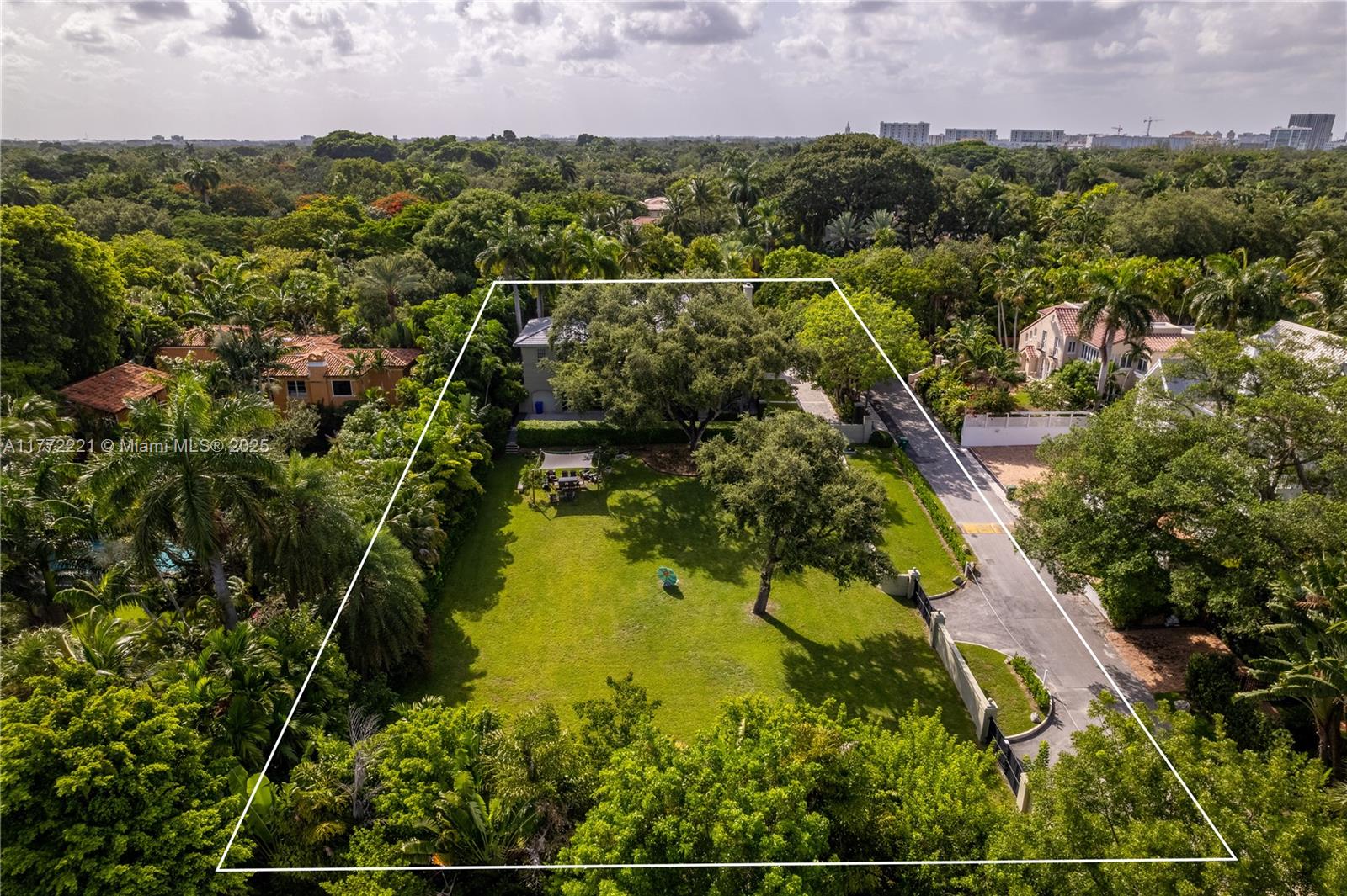 THE MOORINGS - Residential
