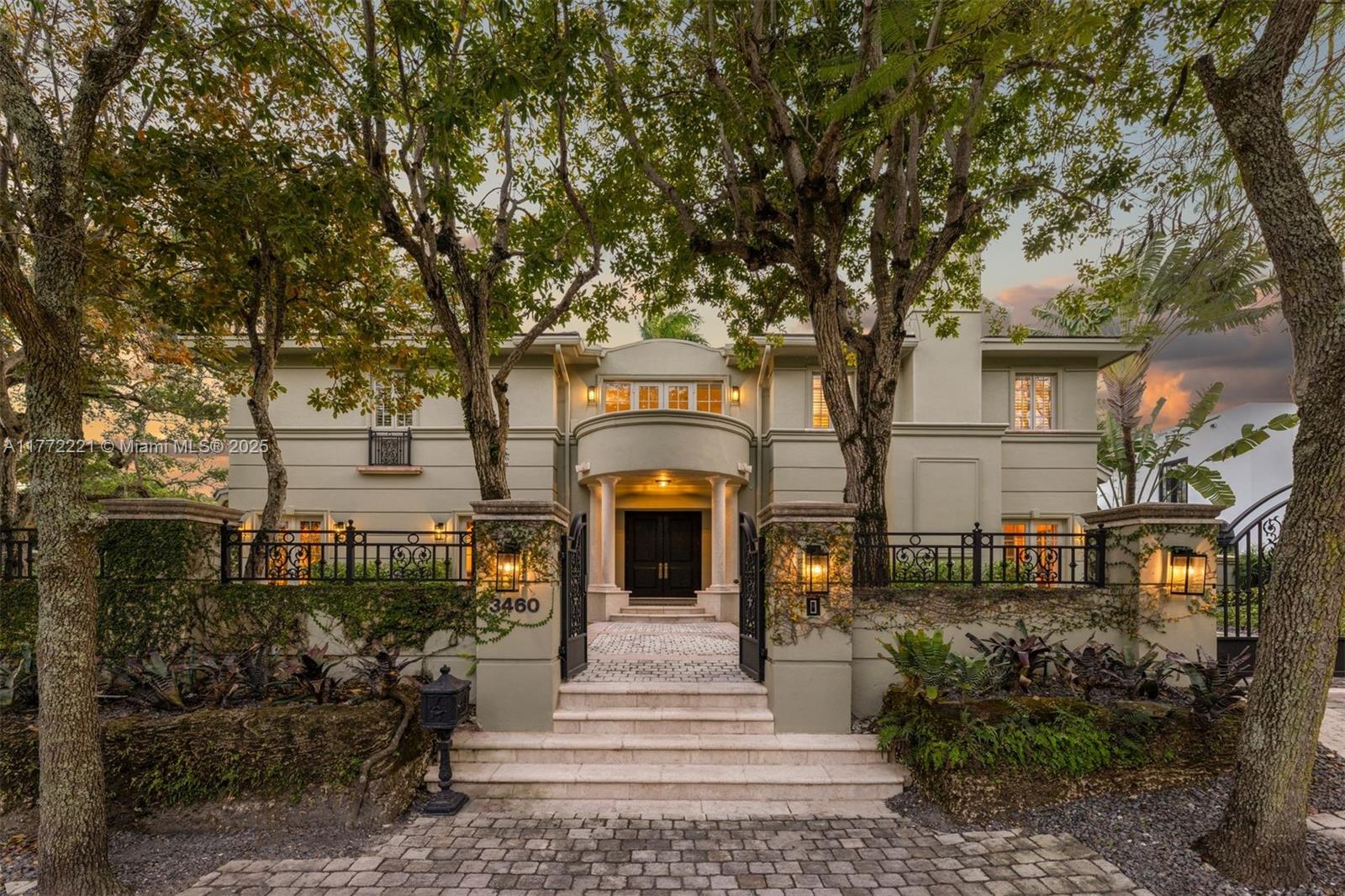 THE MOORINGS - Residential