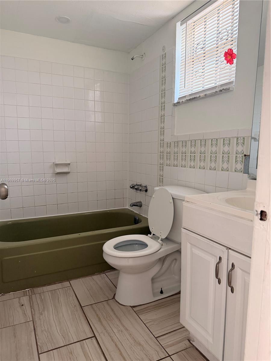 TROPICAL TERRACE CONDO - Residential Lease