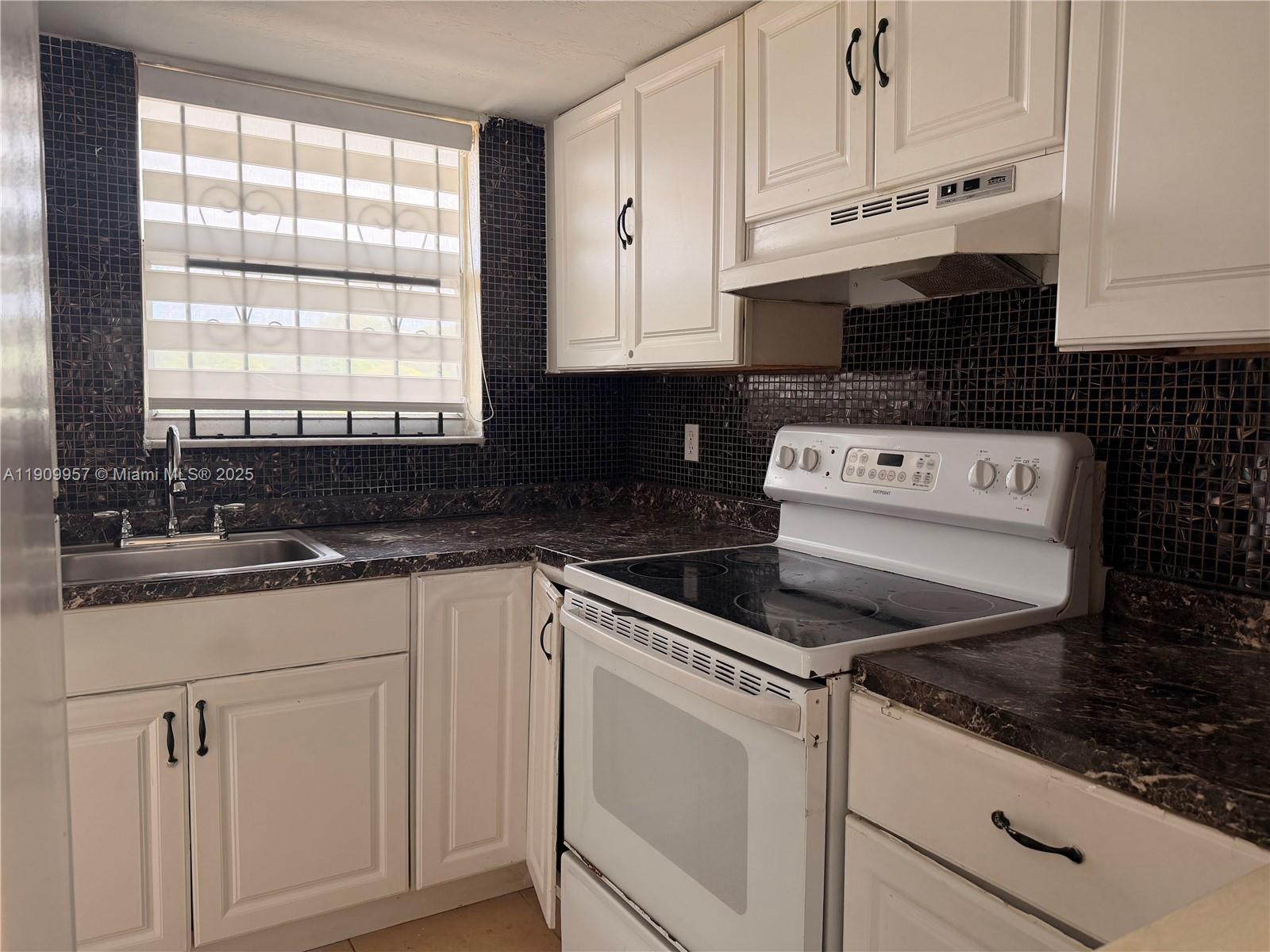 TROPICAL TERRACE CONDO - Residential Lease