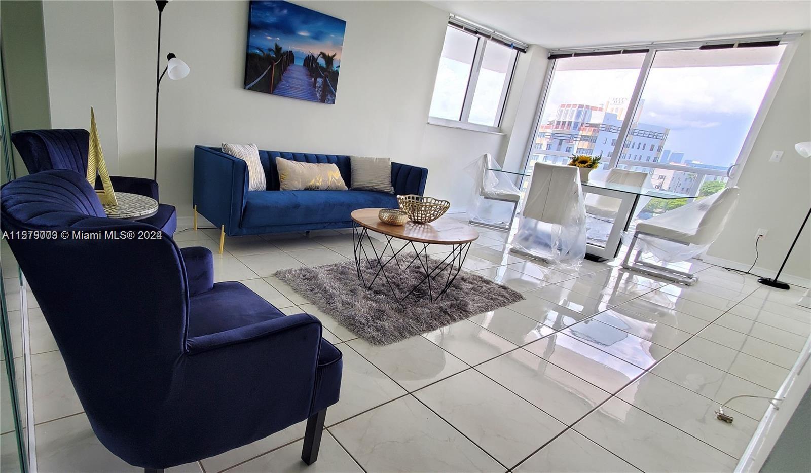 2457 Collins Ave 606