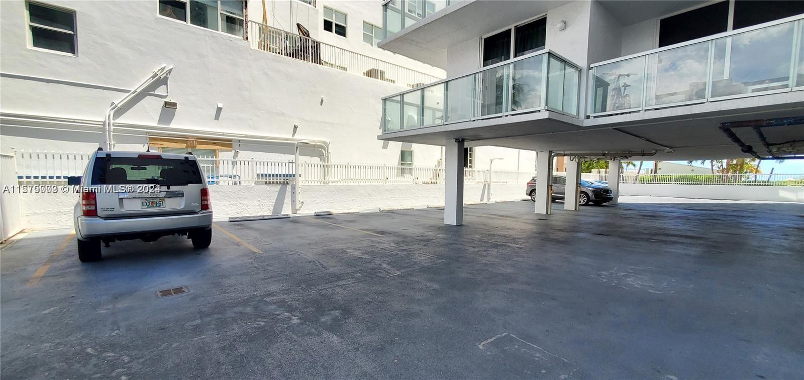 THE ROYAL CLUB CONDO - Residential