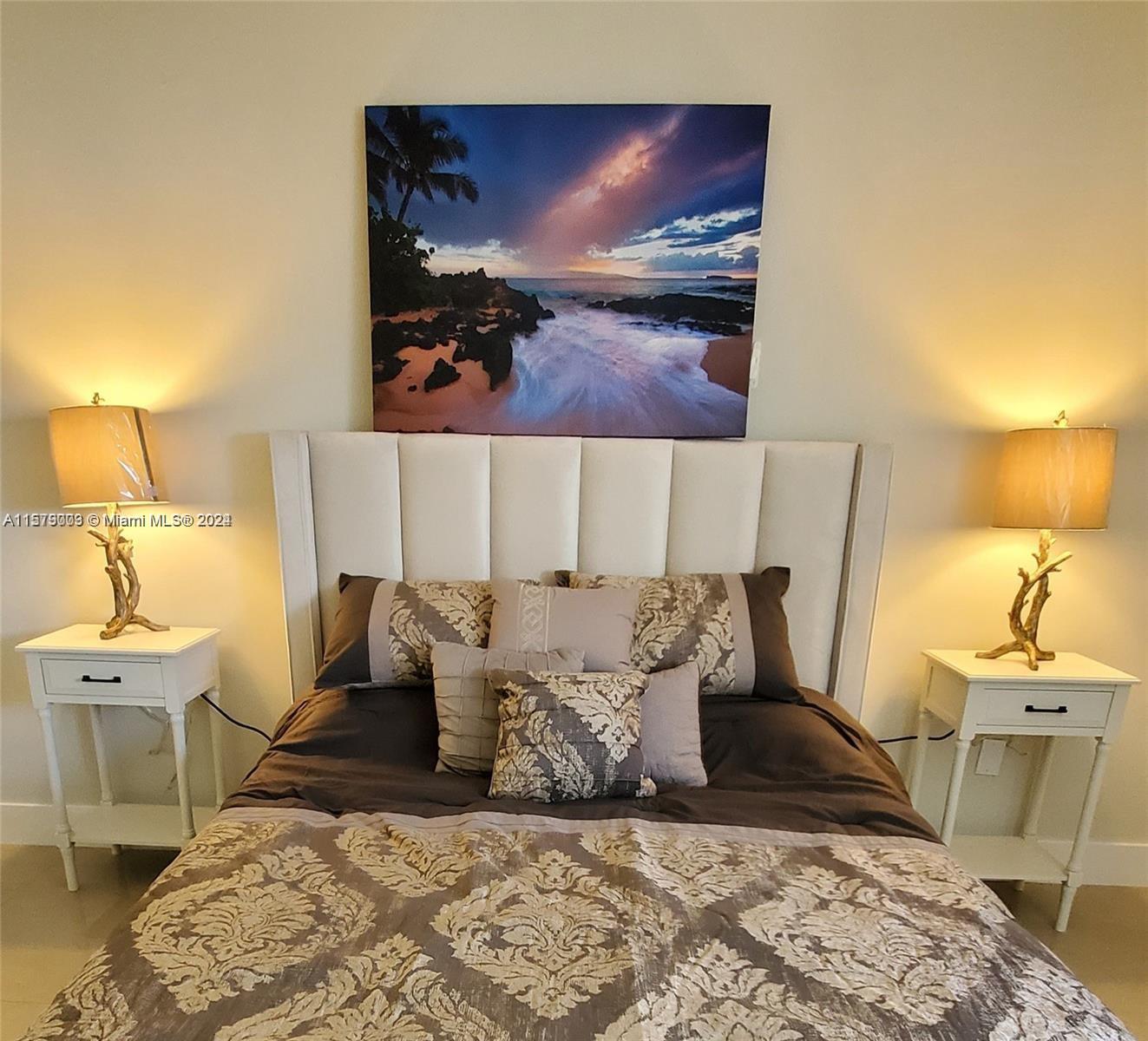 2457 Collins Ave 606