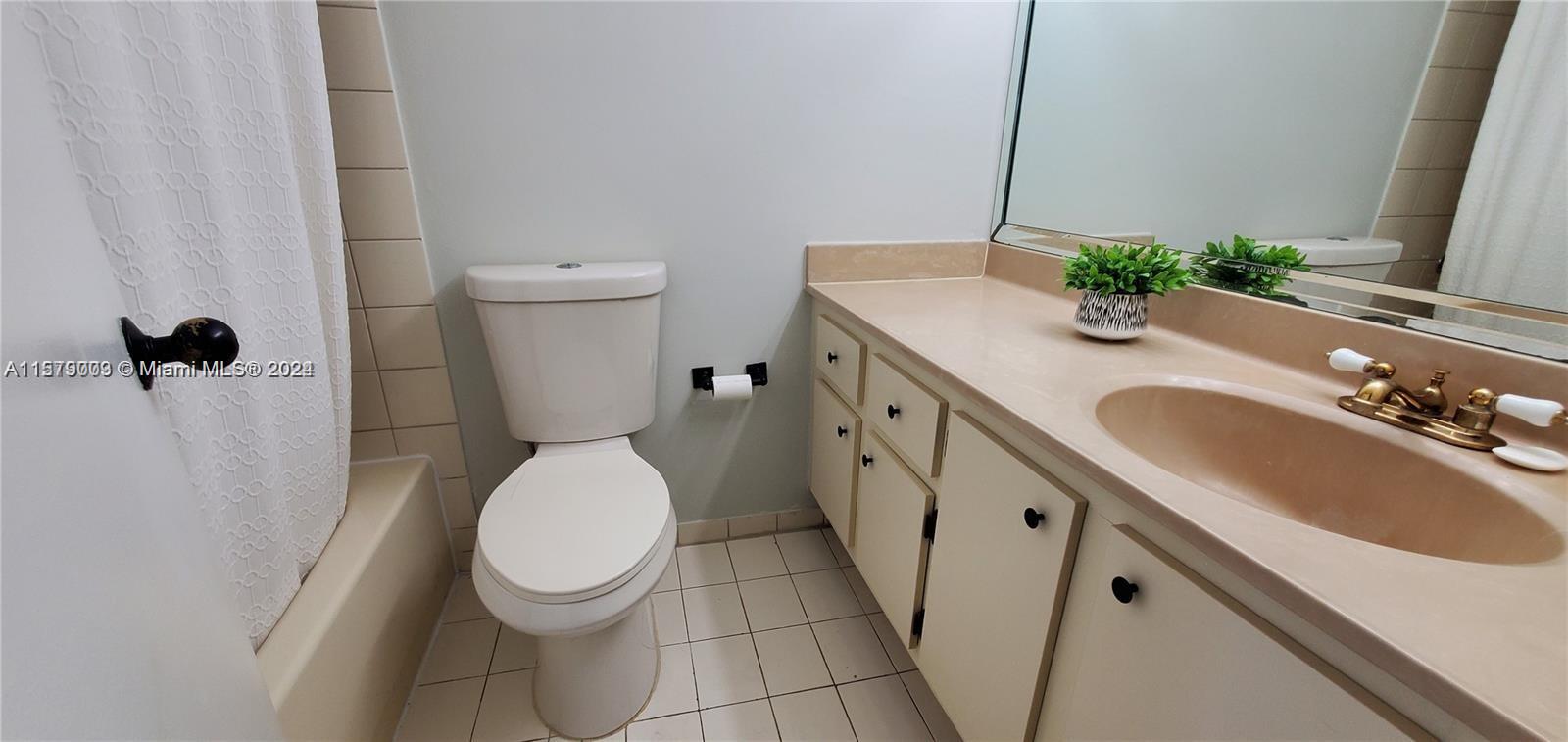 THE ROYAL CLUB CONDO - Residential