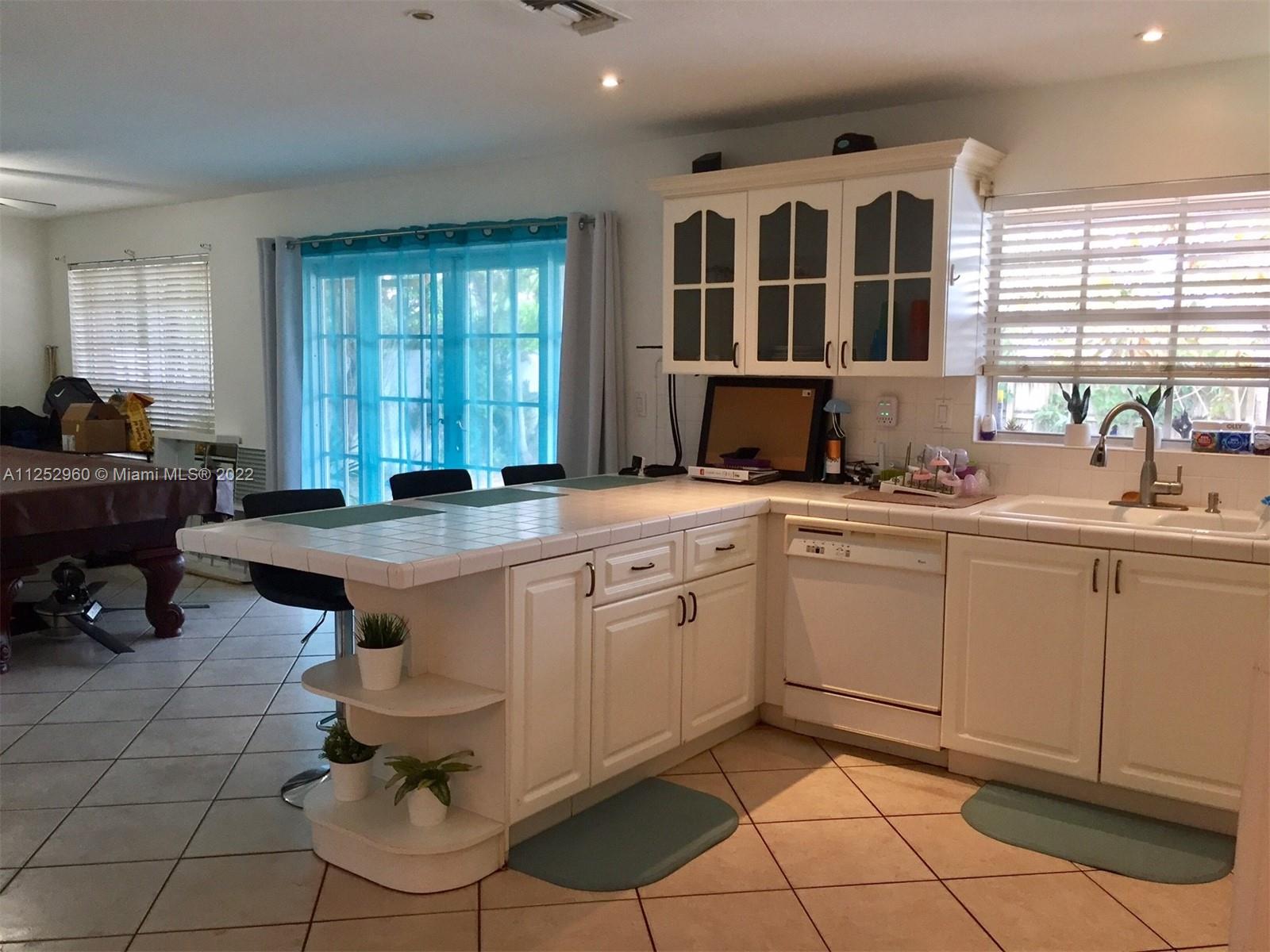 KENDALE LAKES SEC TWO - Residential Lease