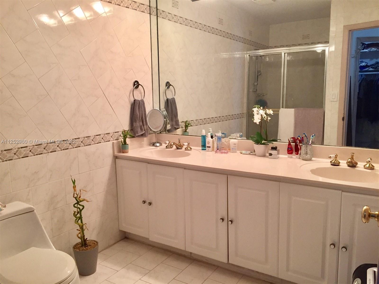 KENDALE LAKES SEC TWO - Residential Lease