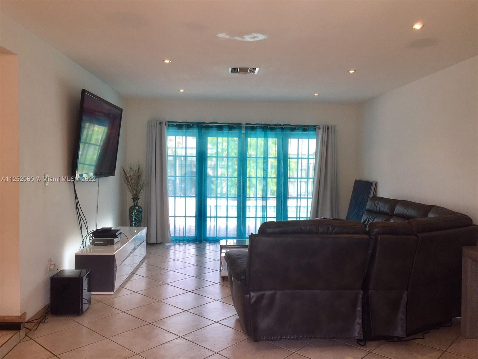 KENDALE LAKES SEC TWO - Residential Lease