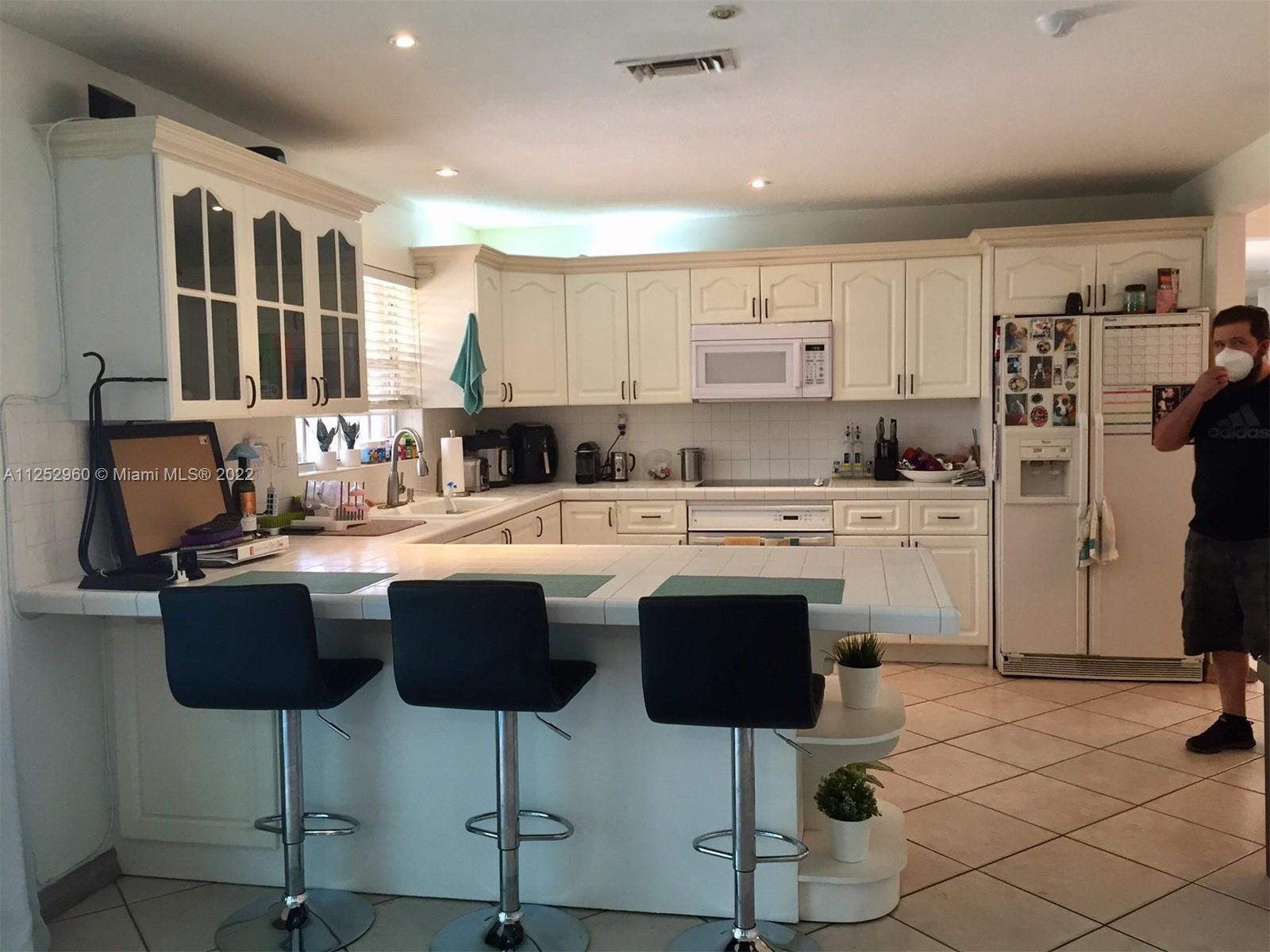 KENDALE LAKES SEC TWO - Residential Lease