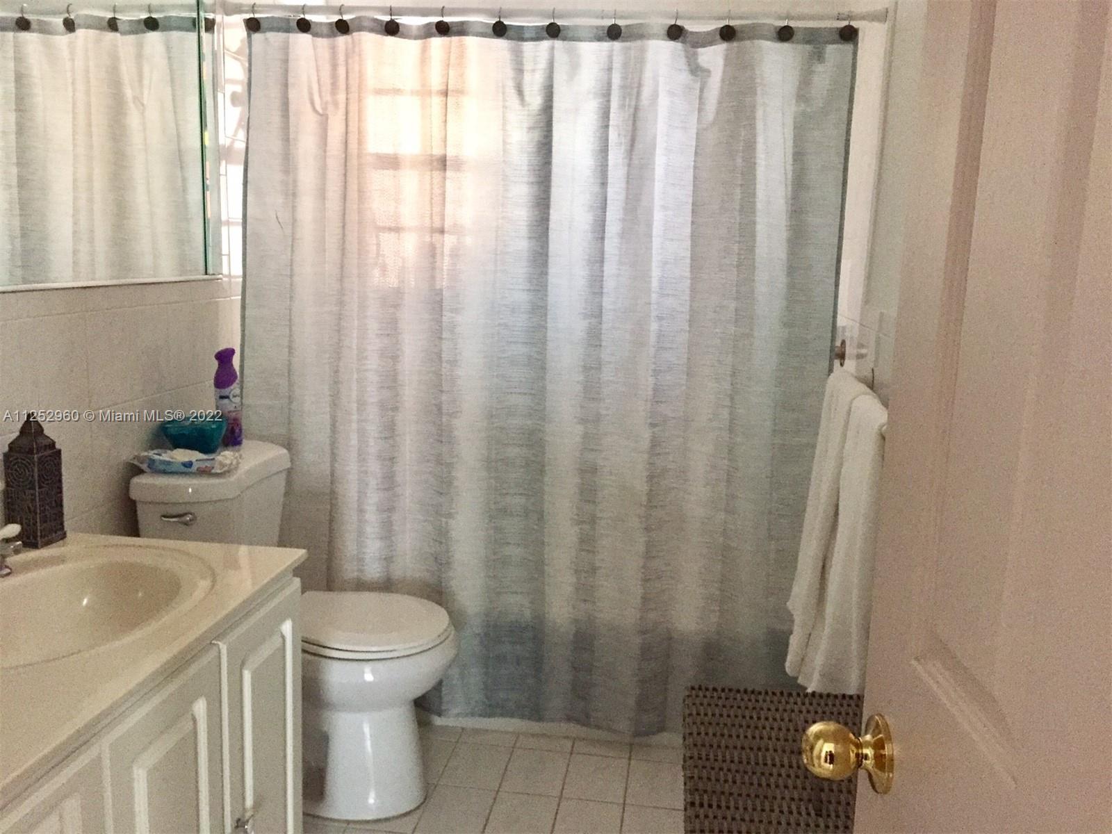 KENDALE LAKES SEC TWO - Residential Lease