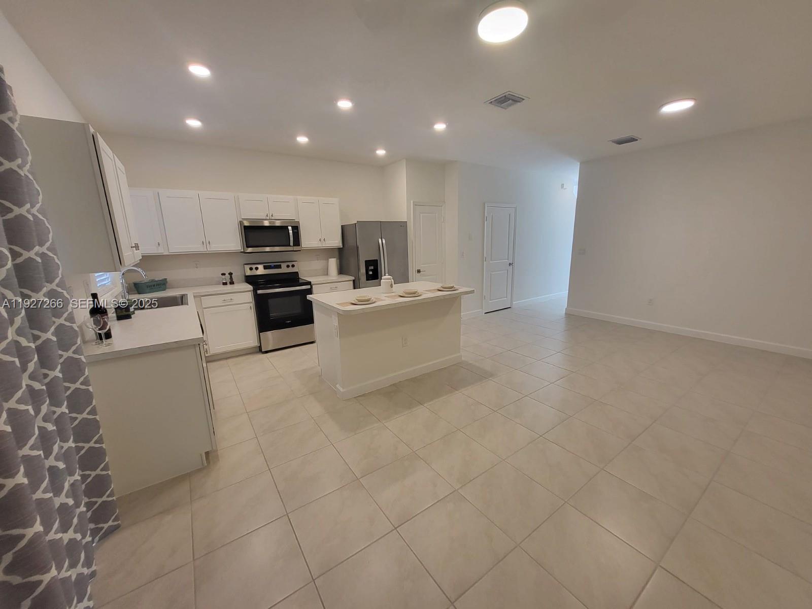 REGAL PALM SUBDIVISION - Residential Lease