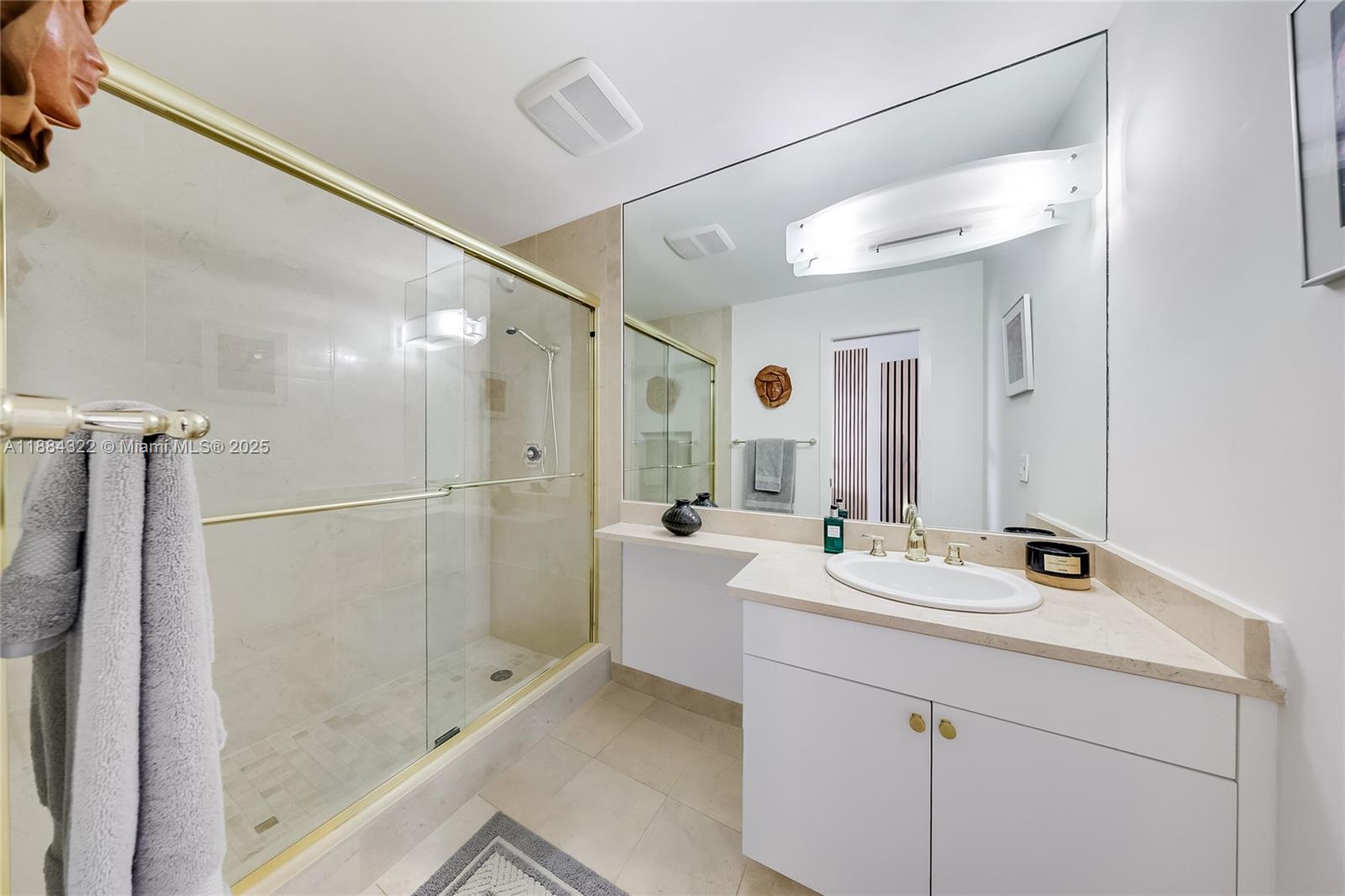 ONE THOUSAND VENETIAN WAY - Residential