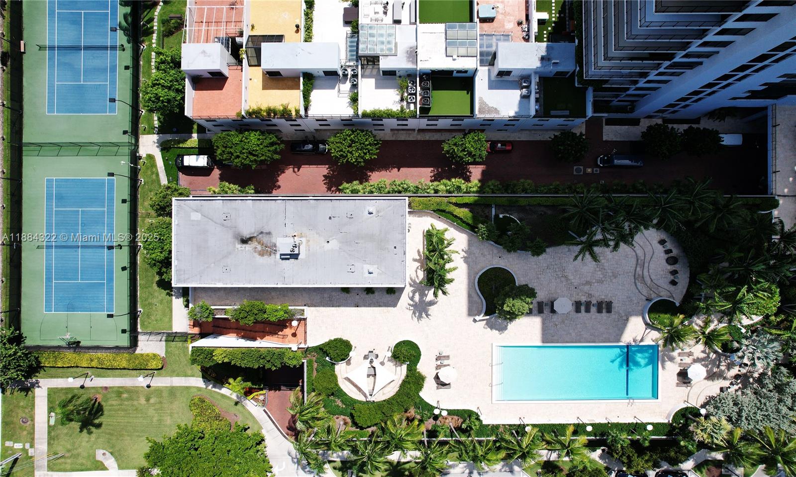 ONE THOUSAND VENETIAN WAY - Residential