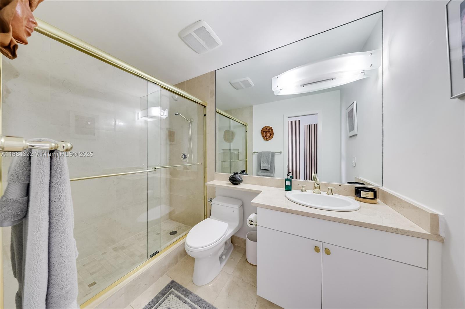 ONE THOUSAND VENETIAN WAY - Residential