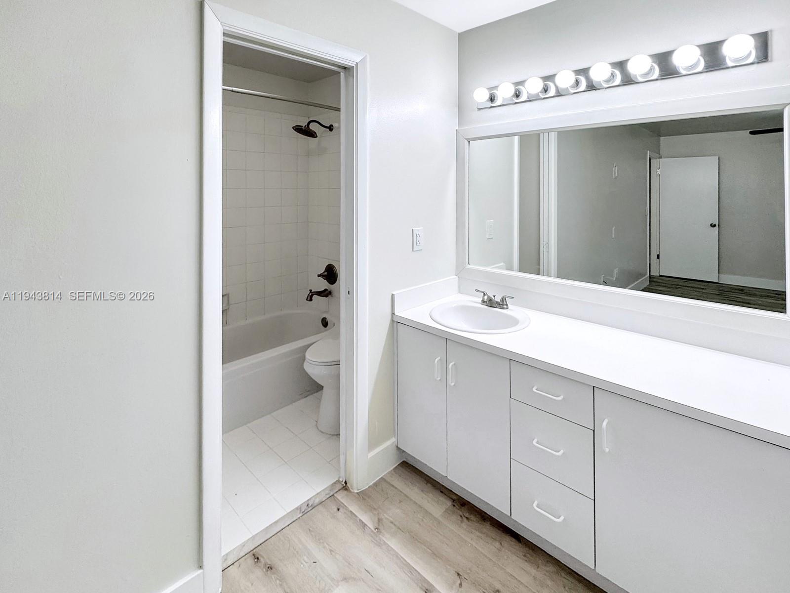 FLAMINGO GARDENS - Residential