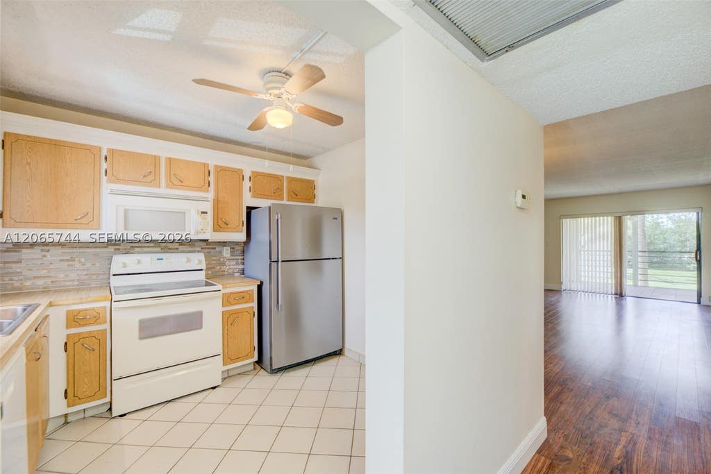 Photo of 9233 SW 8th St #208, Boca Raton, FL 33428 (MLS # A12065744)