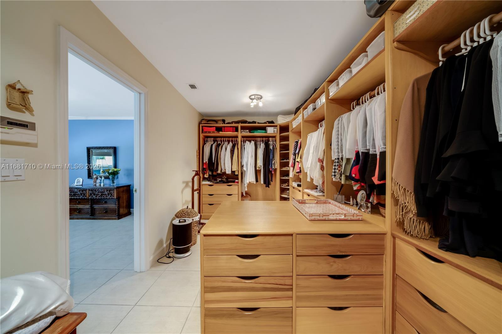 CORAL GABLES BISC BAY SEC - Residential