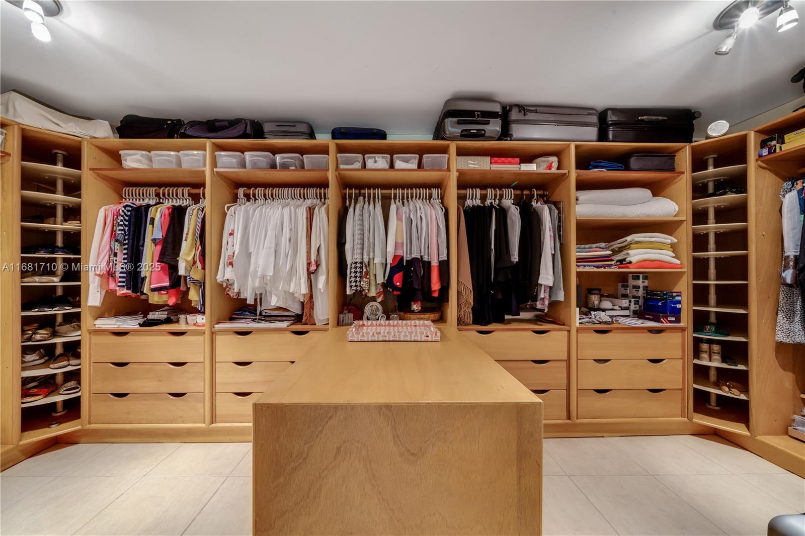 CORAL GABLES BISC BAY SEC - Residential