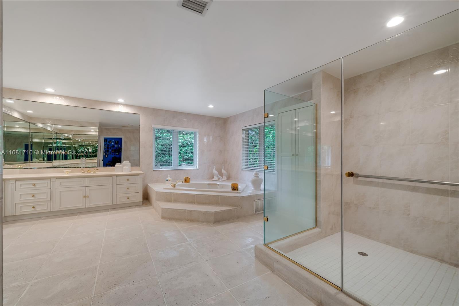 CORAL GABLES BISC BAY SEC - Residential