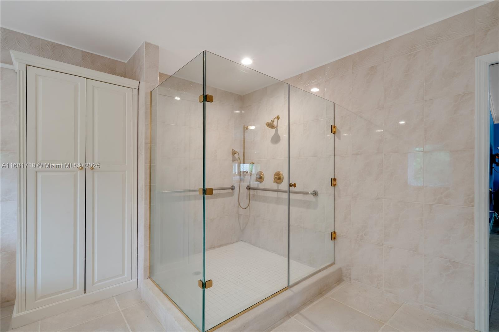 CORAL GABLES BISC BAY SEC - Residential