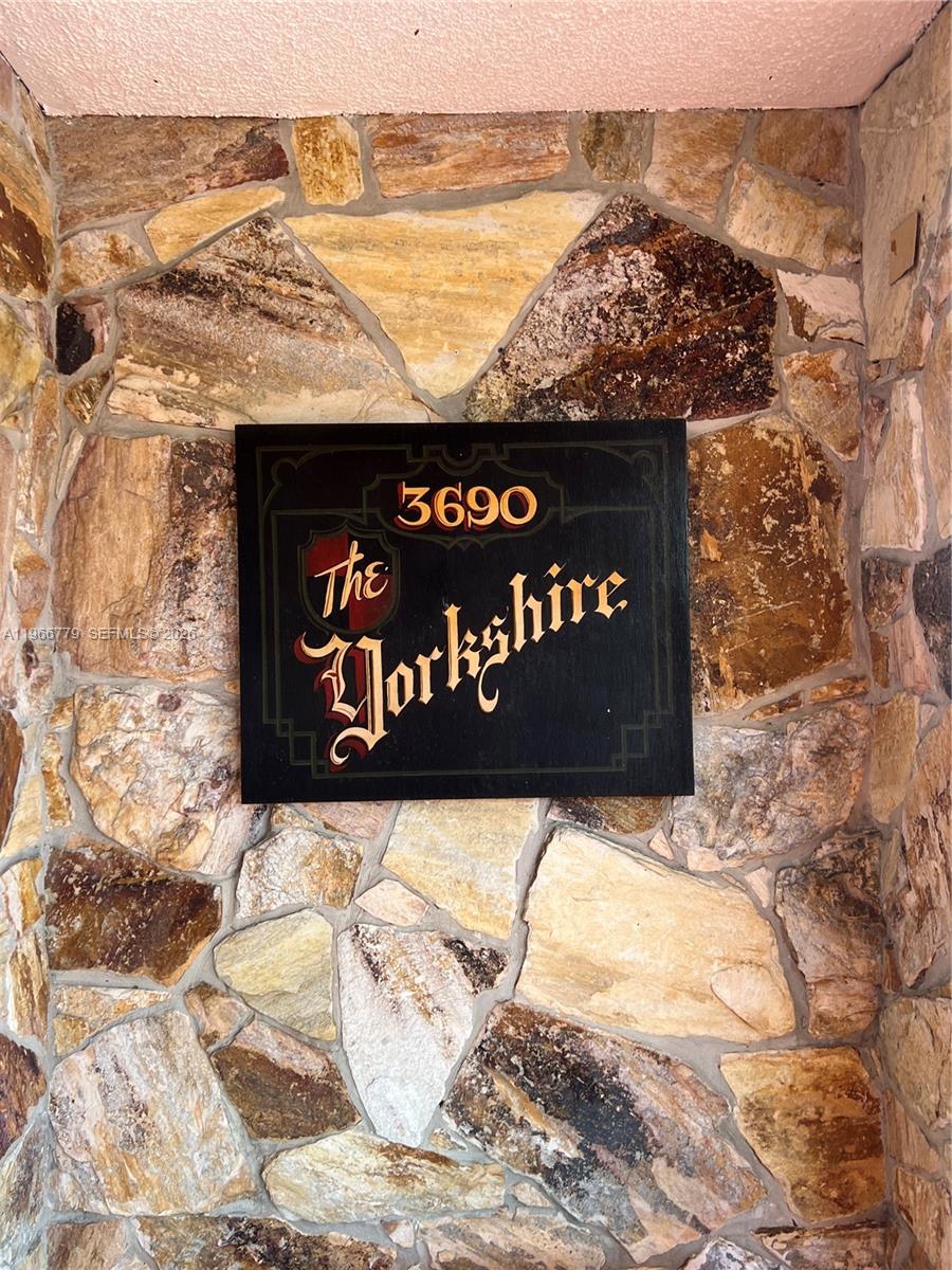 3690 Inverrary Dr 1K