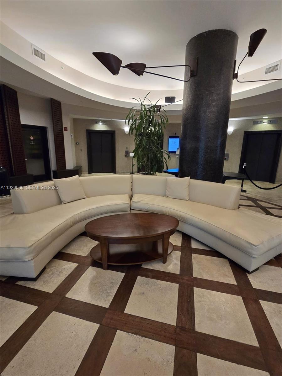 FLAMINGO SOUTH BEACH I CO - Residential Lease