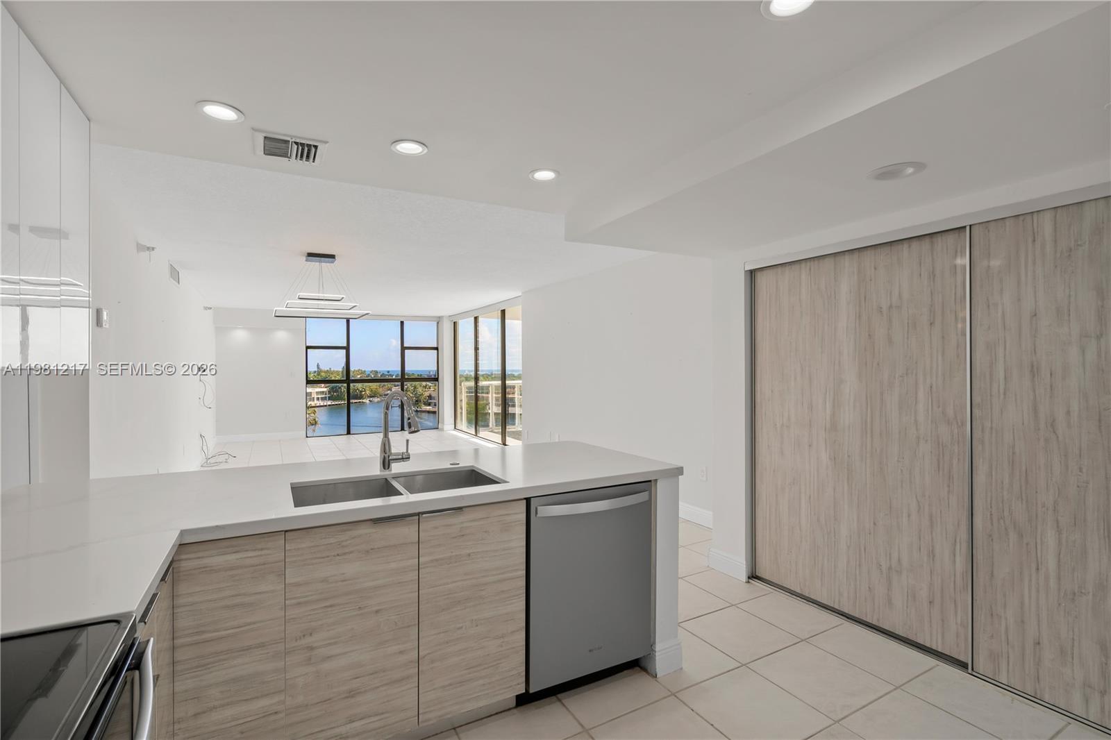 WATERVIEW CONDO - Residential Lease