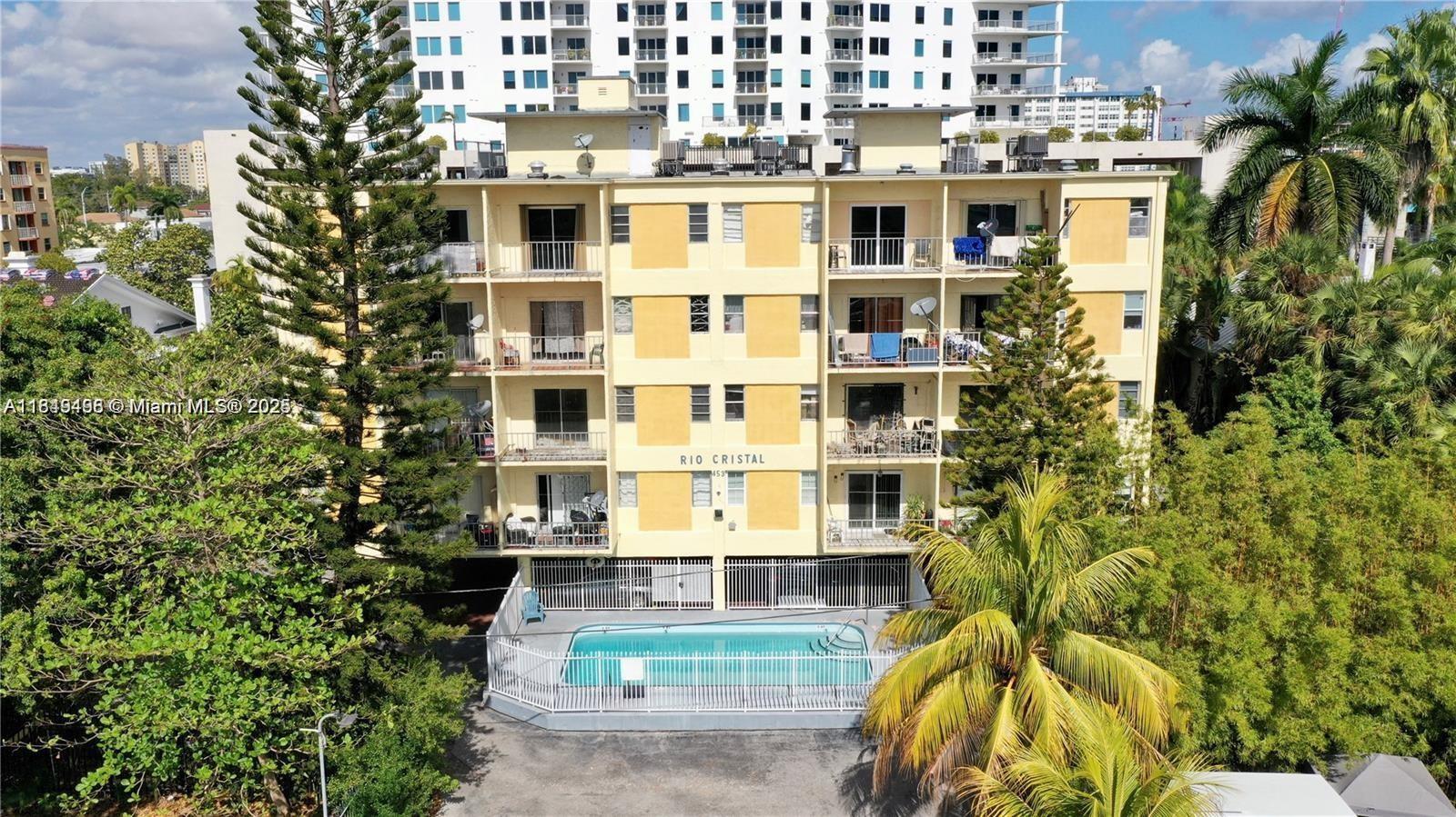 This fully renovated 2 Bedroom / 1 Bath corner unit with an amazing location is READY TO MOVE IN! Enjoy this
open light-filled condo located within minutes from Downtown, Brickell, Miami River, Little Havana, major
restaurants, and easy access to I-95. This unit comes with a new Kitchen, new stainless steel appliances, a fully
remodeled bathroom, and perfect for a small family, young professionals and local employees. The building has
laundry facilities on each floor. Also included is one assigned parking space and several guest parking spaces. Easy
to show!
