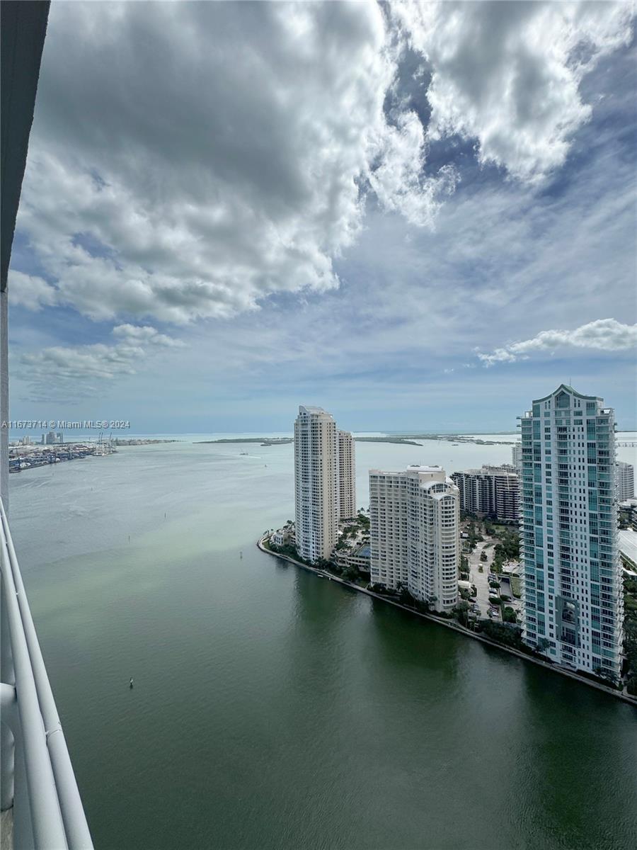 325 S Biscayne Blvd LPH 19