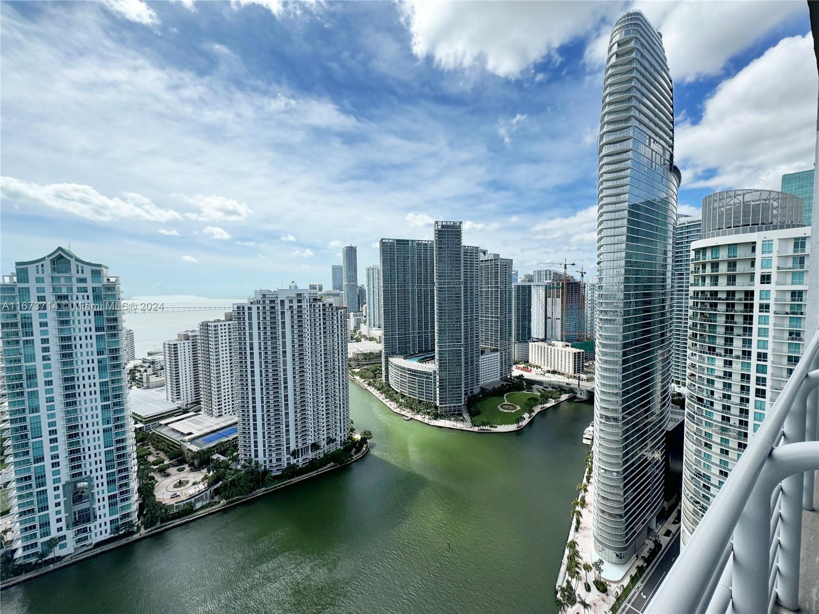 325 S Biscayne Blvd LPH 19