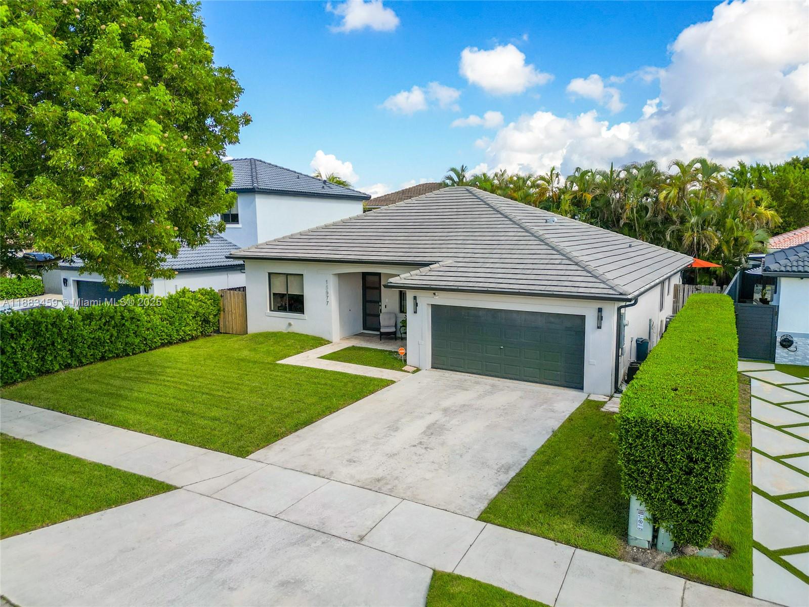 PARADISE REEF - Residential