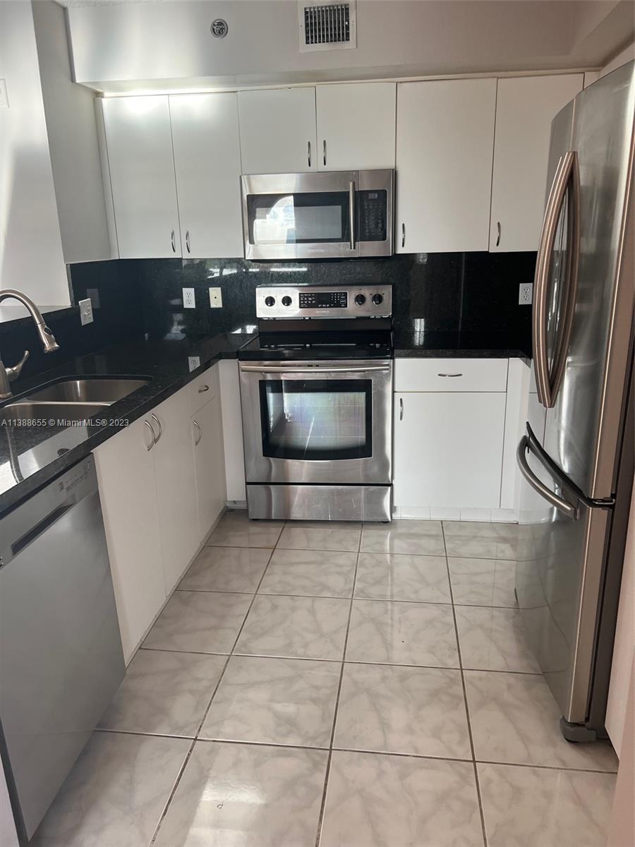 THE YACHT CLUB AT AVENTUR - Residential Lease