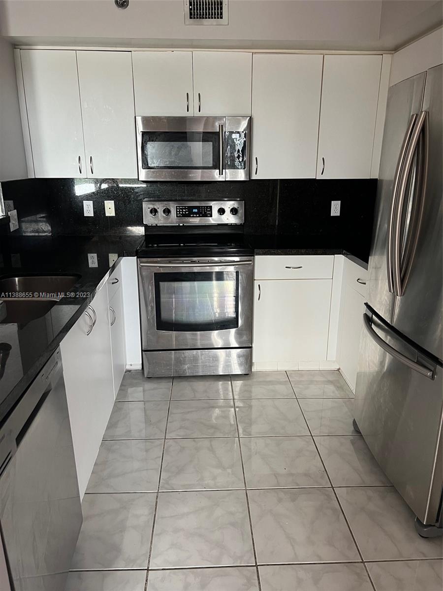 THE YACHT CLUB AT AVENTUR - Residential Lease