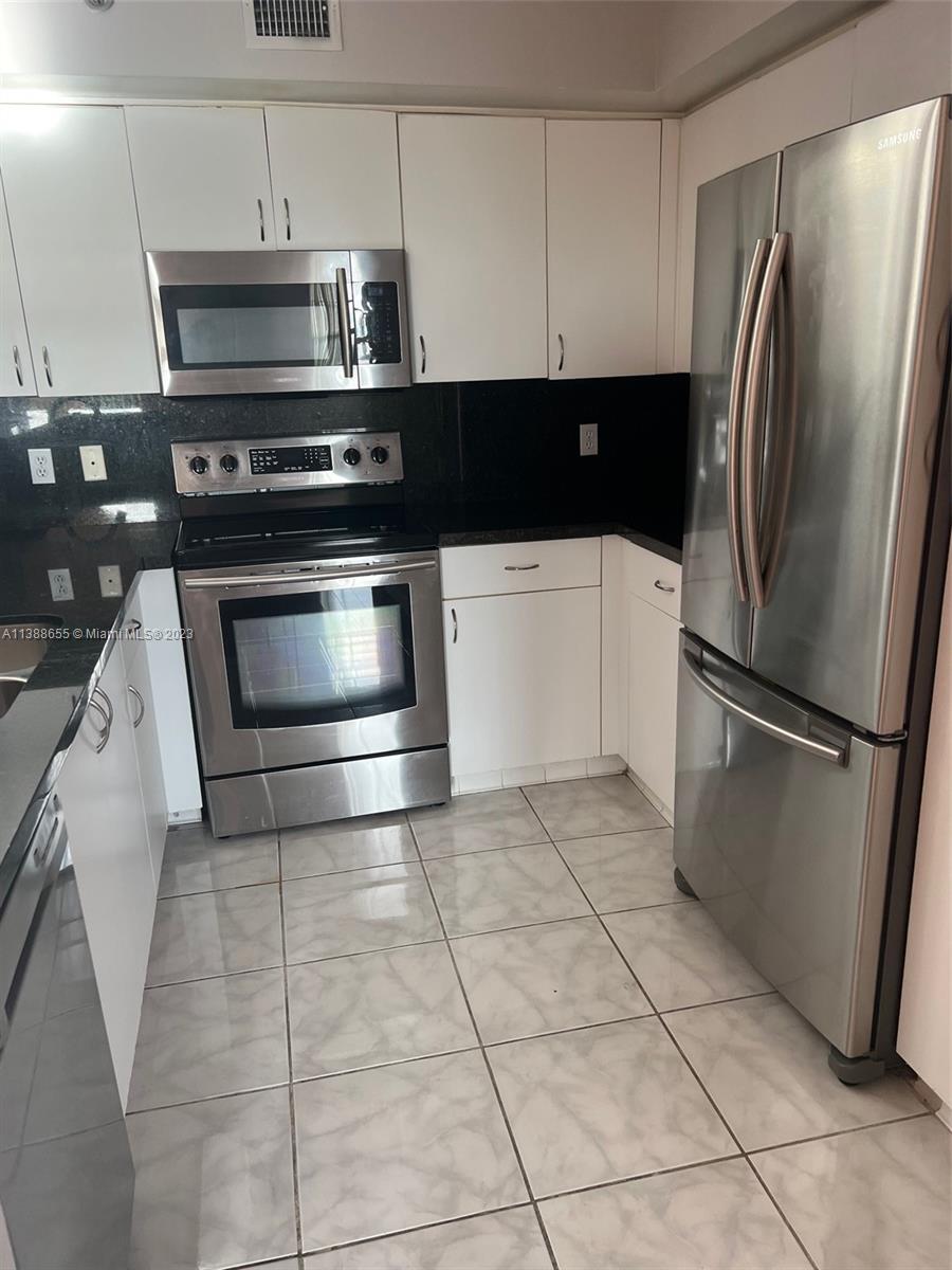 THE YACHT CLUB AT AVENTUR - Residential Lease