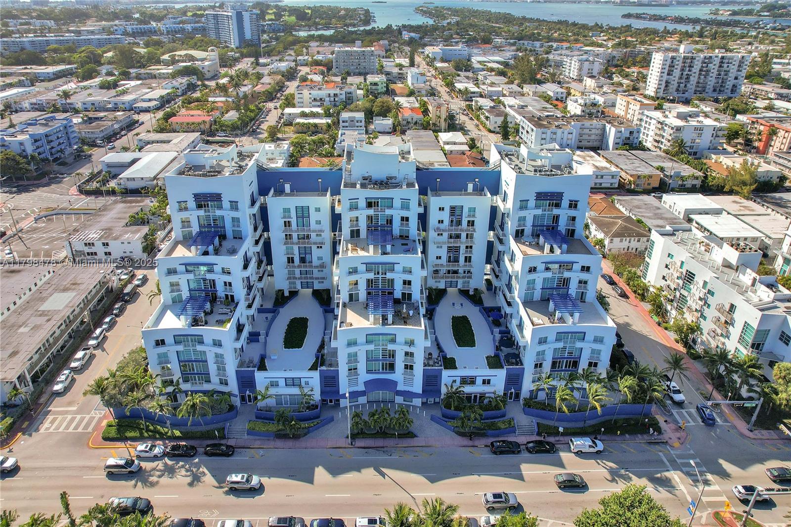 7600 Collins Ave 1201, Miami Beach, Miami-Dade County, Florida - 1 Bedrooms  
2 Bathrooms - 