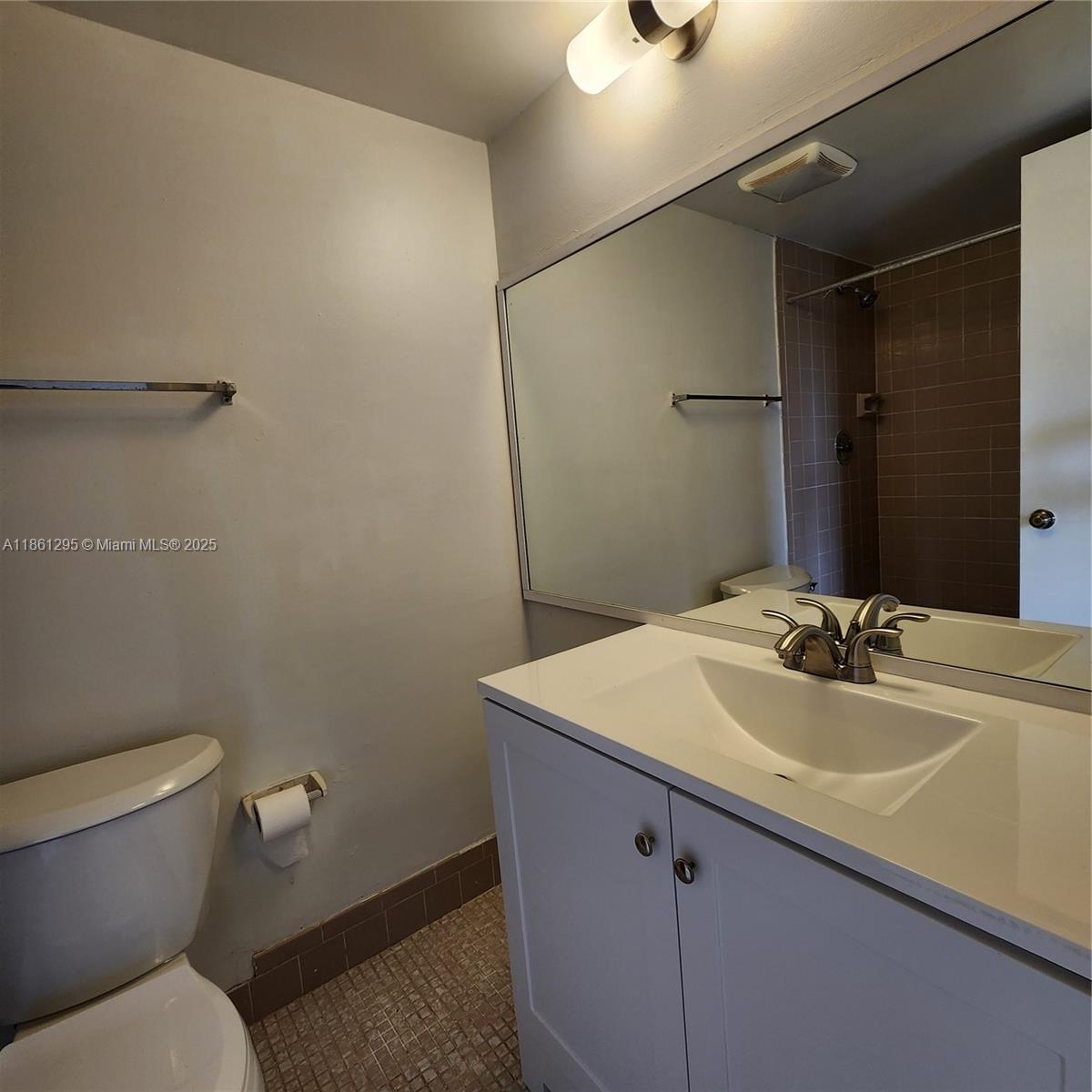 LAKESHORE AT UNIVERSITY P - Residential