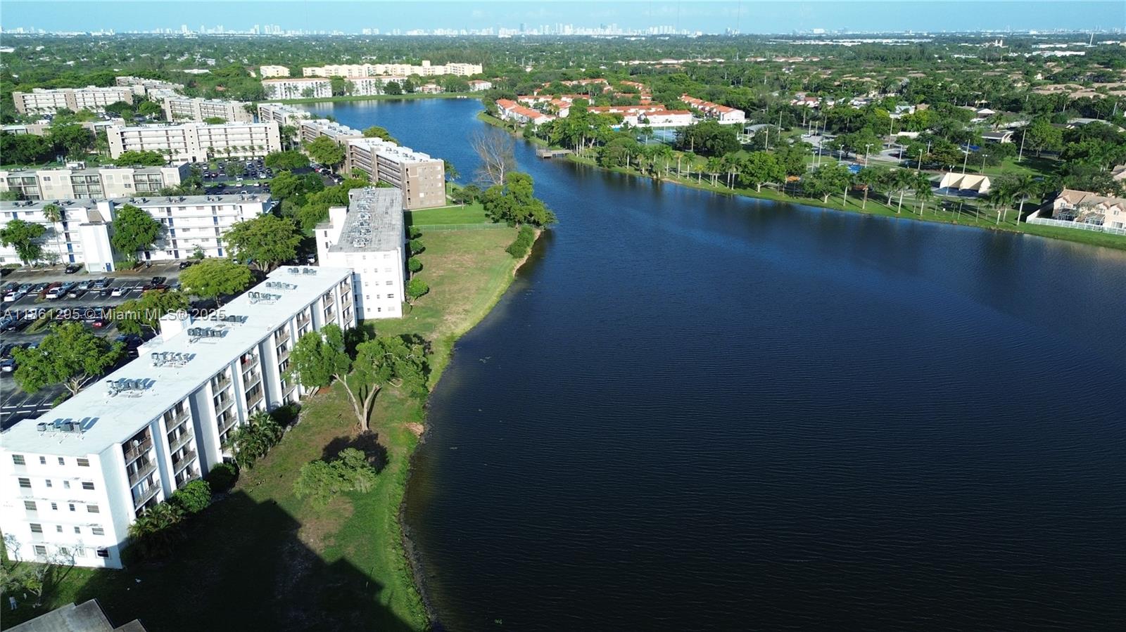 LAKESHORE AT UNIVERSITY P - Residential